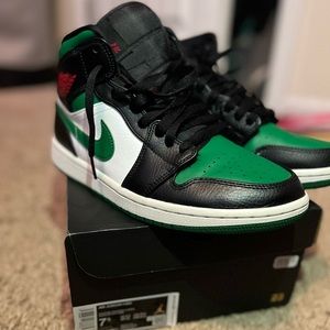 Air Jordan 1 Mid “pine green”